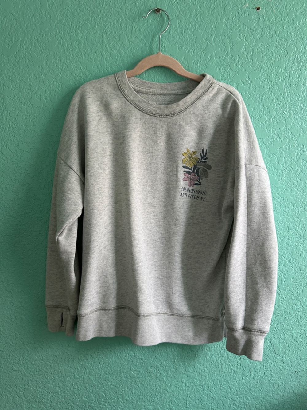 Abercrombie & Fitch Light Gray Crewneck with Floral Chest Graphic